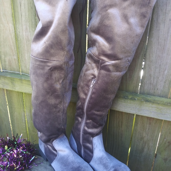 Thigh high lace up boots - Picture 3 of 5